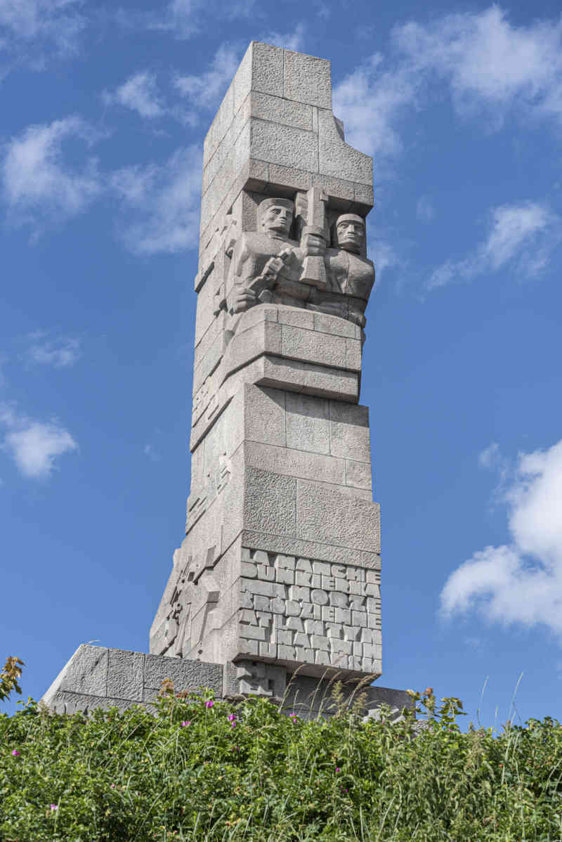 Polonia - Gdansk 180 - Westerplatte - monumento al Heroísmo del Ejercito Polaco.jpg
